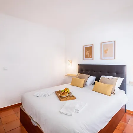 #065 Zulmira Flat By Holidays *