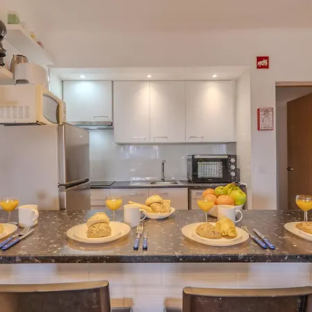 #065 Zulmira Flat By Holidays * Albufeira