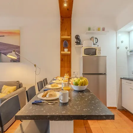 #065 Zulmira Flat By Holidays *